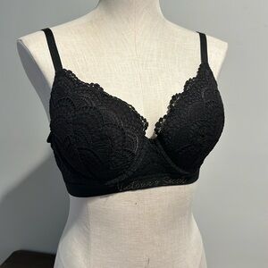Victoria’s Secret, black lace lightly lined t shirt bra, size 36C🌻